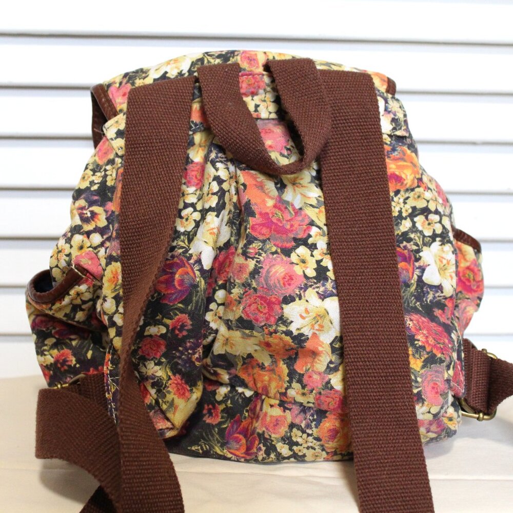 Floral Cloth Backpack - Picture 3 of 7